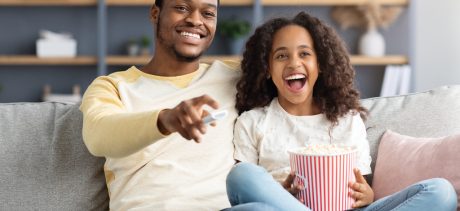O poder da empatia: por que nos emocionamos ao assistir um filme?
