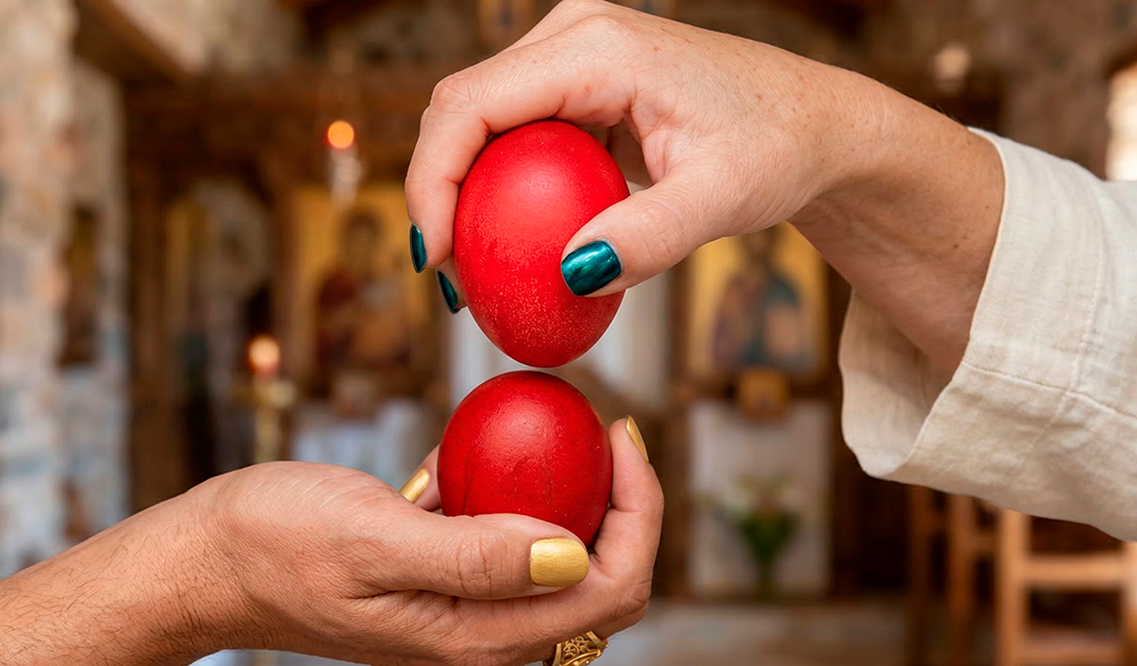 Ovos vermelhos de Páscoa na Grécia.